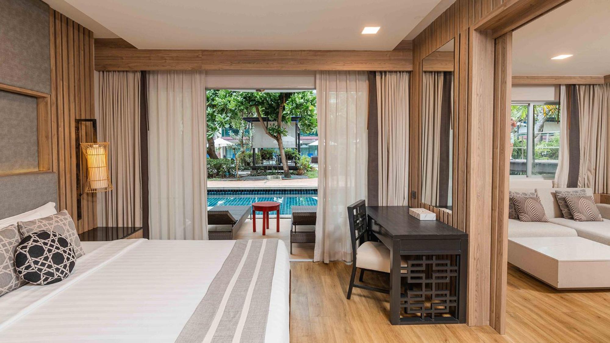 Family Room Pool Access